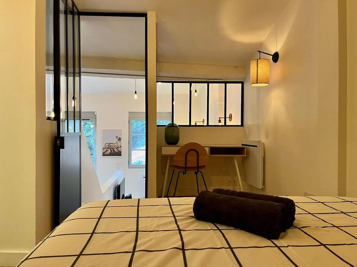 Suite Koraline Lyon 0*,